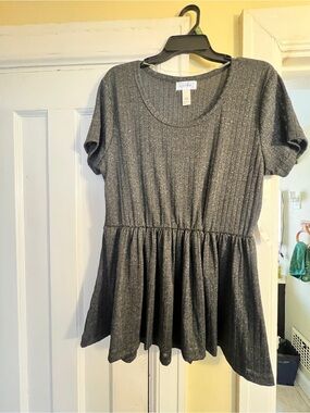 just be Gray Ribbed Peplum Tunic Top